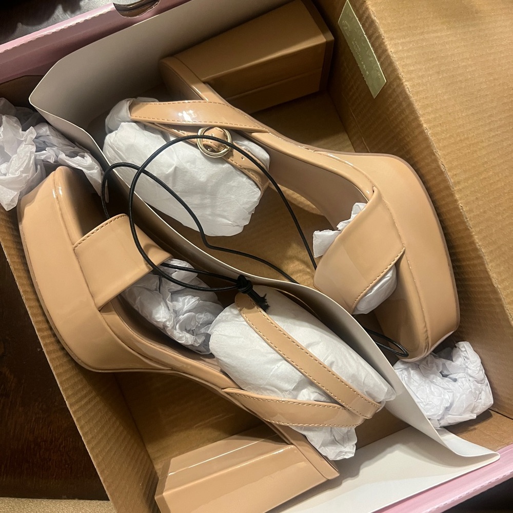 NWT Pop Casen Nude Platform Heels Block Sandals RETAIL $75 Journee Collection - Picture 4 of 13